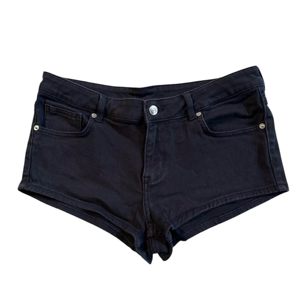 H&M DIVIDED Black Wash Denim 1.5" inseam Jean Shorts Low Waist 5-Pocket Women 12 - Picture 2 of 14
